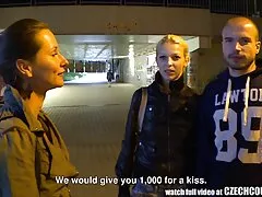 Sesso in doppia penetrazione con l'appassionata Emma Hix di Exxxtra films italiani erotici Small